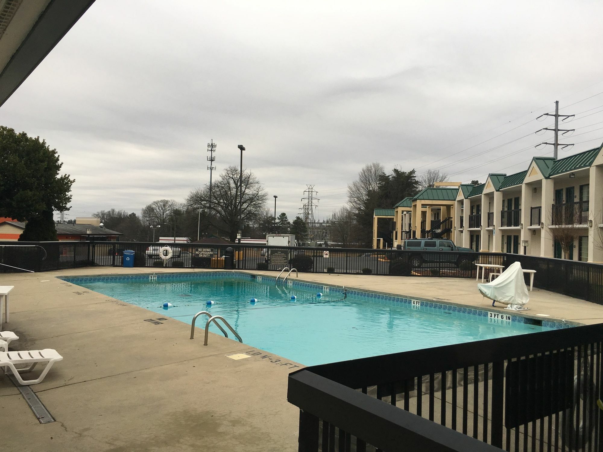 Quality Inn & Suites Hanes Mall Winston-Salem Exterior photo